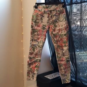 7 for All Mankind Size 23 Cropped Gwenevere